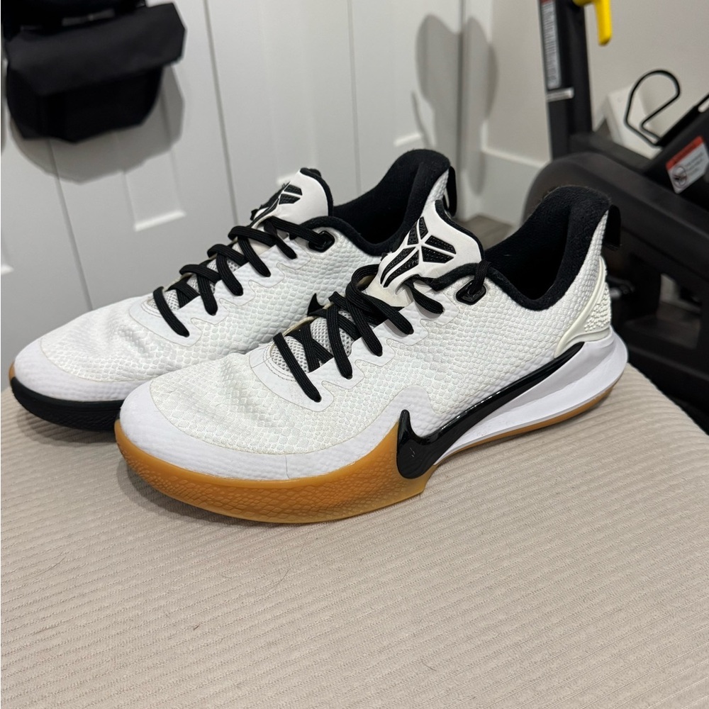 Nike Kobe Mamba Focus Men’s Basketball Shoes Size 9